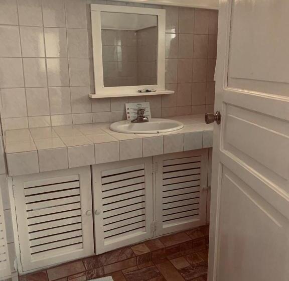 اتاق خانوادگی, Beach Hotel Casa Nina