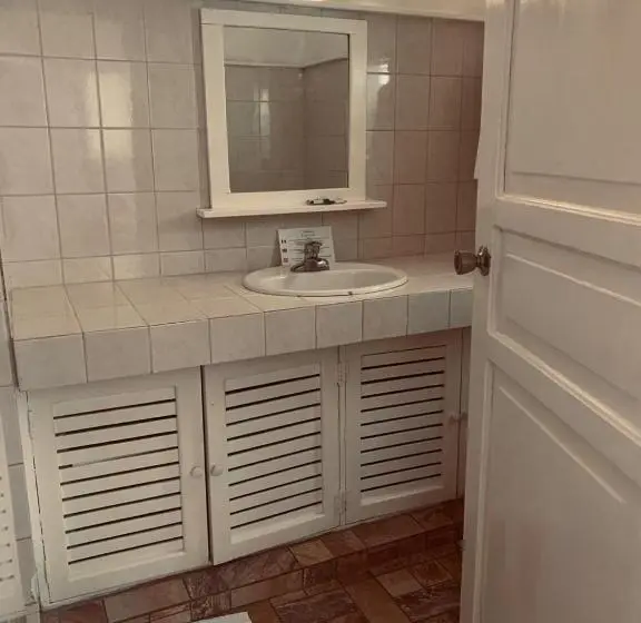 اتاق خانوادگی, Beach Hotel Casa Nina