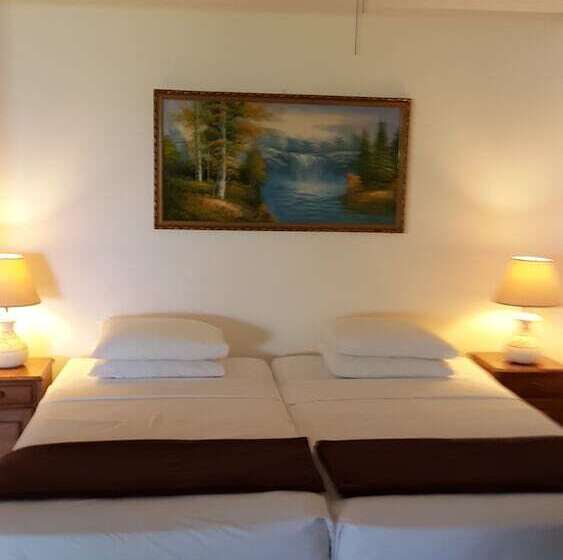 클래식 스튜디오, Ade's Domicil