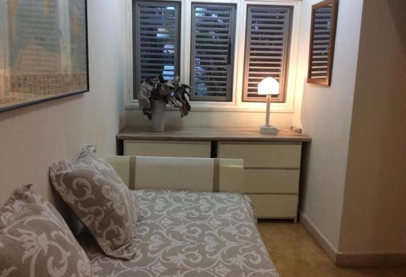 اتاق یک تخته با چشمانداز باغ, Caraibidamari