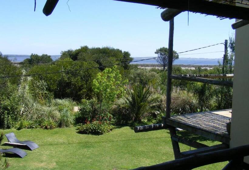 Standard studio with lake view, Hale Lau