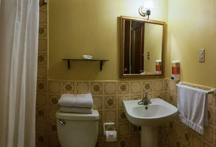 اتاق استاندارد سه نفره, Hostal Villa Toscana