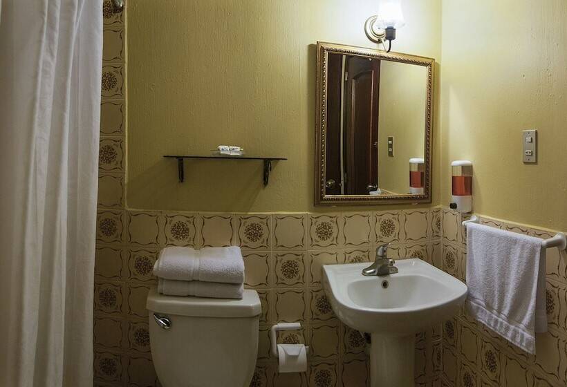 스탠다드 트리플 룸, Hostal Villa Toscana