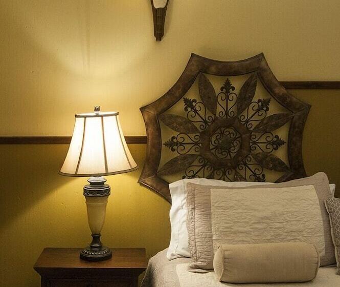 스탠다드 트리플 룸, Hostal Villa Toscana