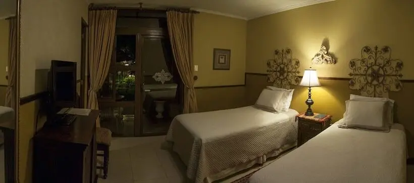 اتاق استاندارد سه نفره, Hostal Villa Toscana