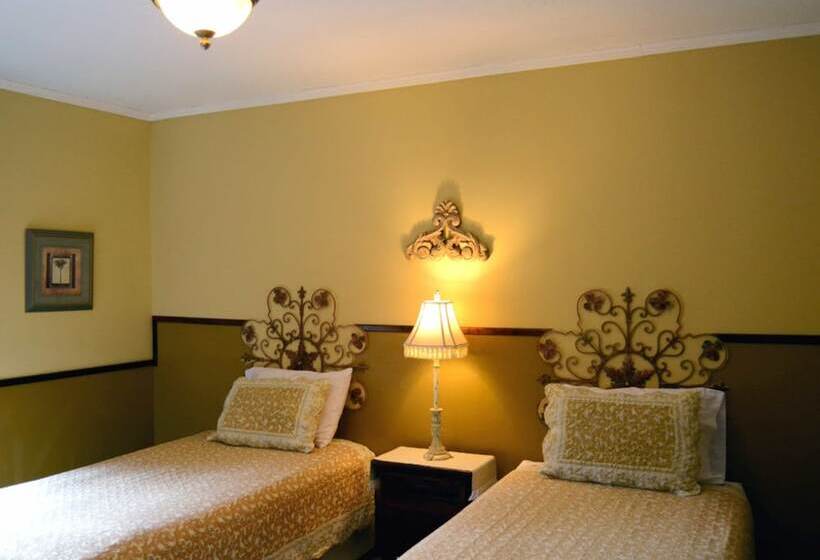 스탠다드 트리플 룸, Hostal Villa Toscana