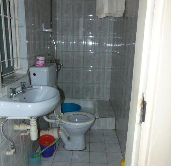 اتاق اکونومی, Brisk Hotel Triangle