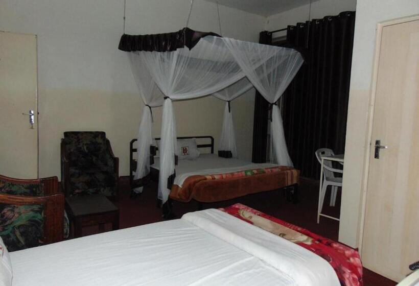 اتاق استاندارد با چشم‌انداز دریاچه, Brisk Hotel Triangle