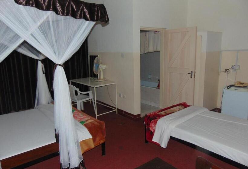 اتاق استاندارد با چشم‌انداز دریاچه, Brisk Hotel Triangle