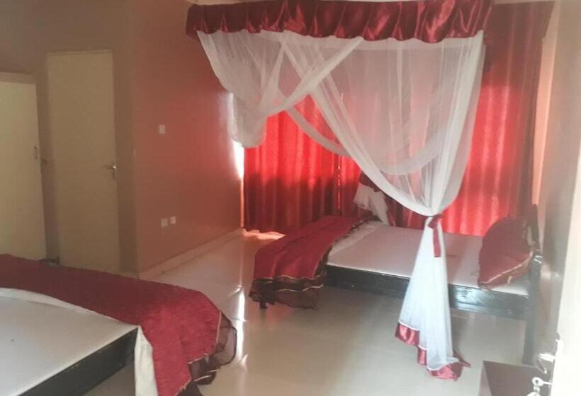 اتاق استاندارد با چشم‌انداز دریاچه, Brisk Hotel Triangle