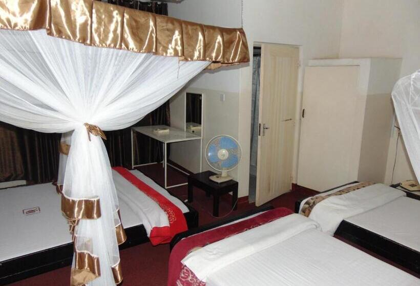 اتاق استاندارد سه نفره, Brisk Hotel Triangle