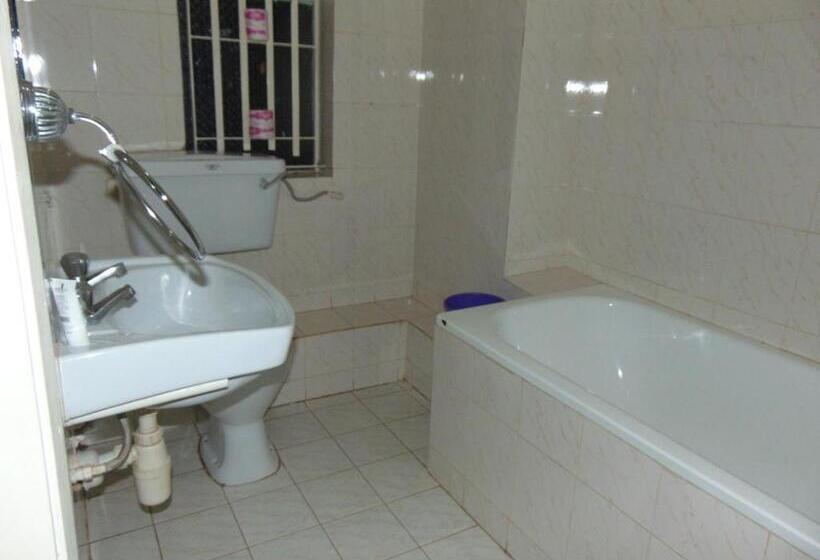 سوئیت با تخت بزرگ, Brisk Hotel Triangle