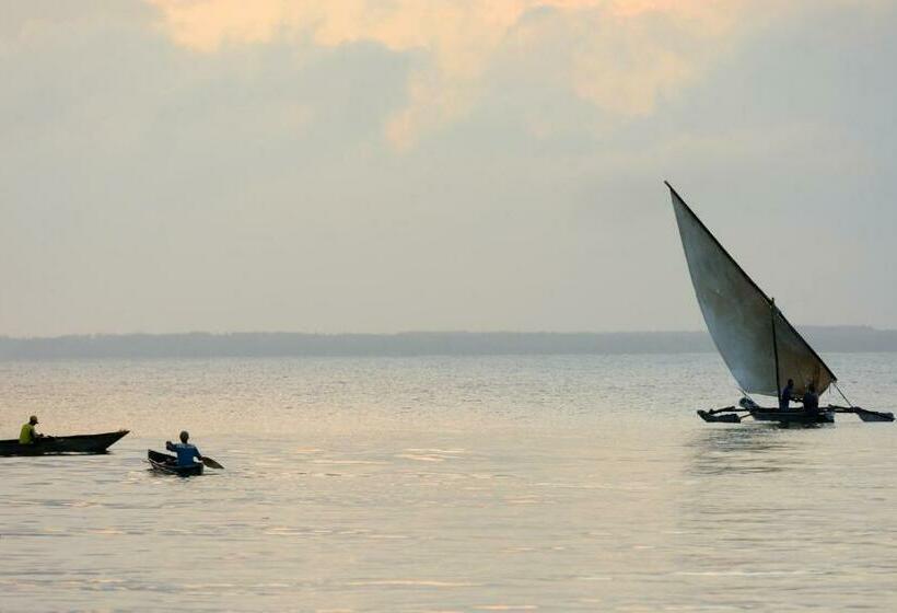 غرفة قياسية رباعية مطلة على الحديقة, Kaure Sand Beach Lodge