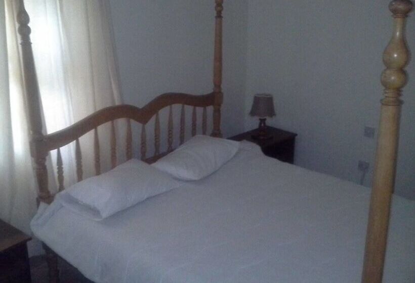 اتاق استاندارد, Little Woods Inn