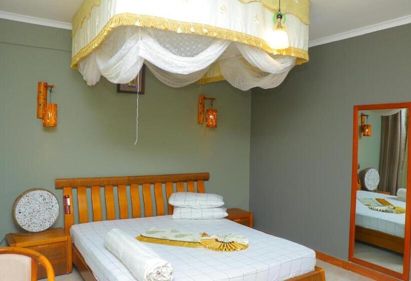 اتاق استاندارد سه نفره, Lush Garden