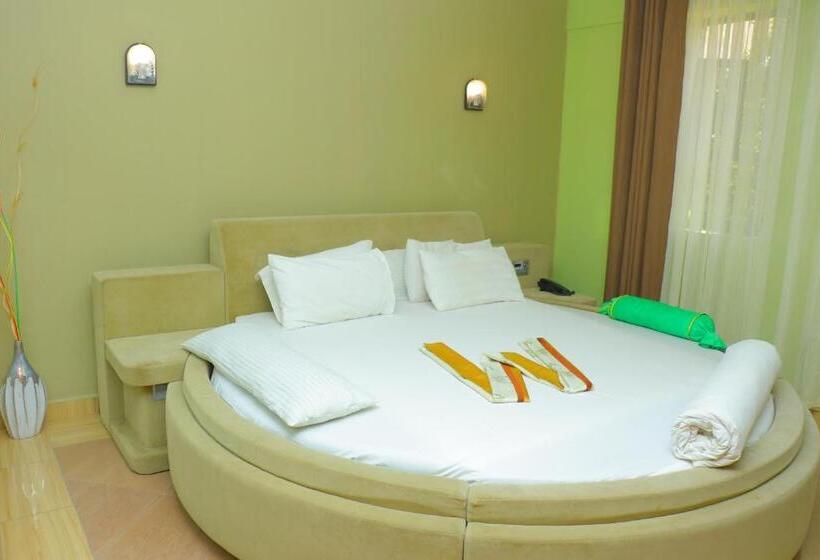 سوییت اجرایی, Lush Garden