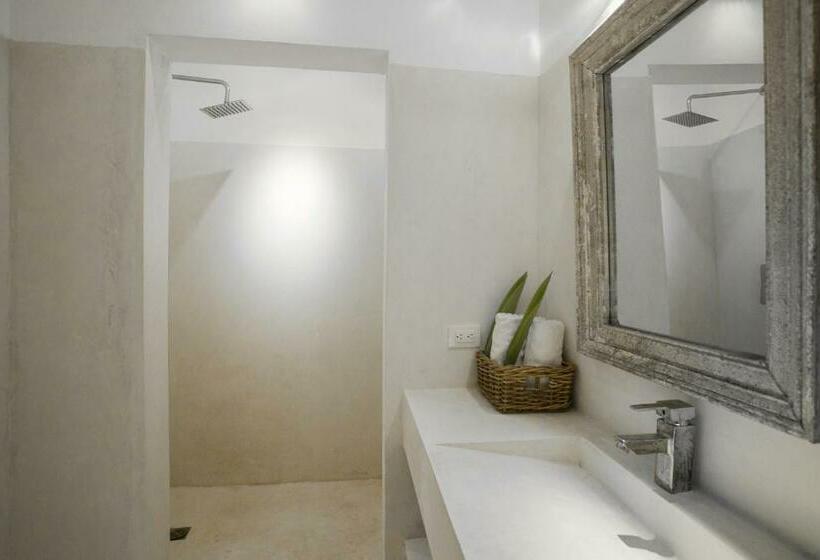 ویلای یک اتاق خوابه با استخر شنا, Mahona Boutique