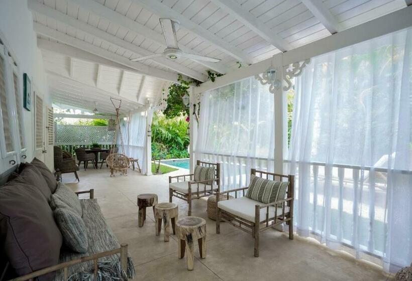 ویلای یک اتاق خوابه با استخر شنا, Mahona Boutique