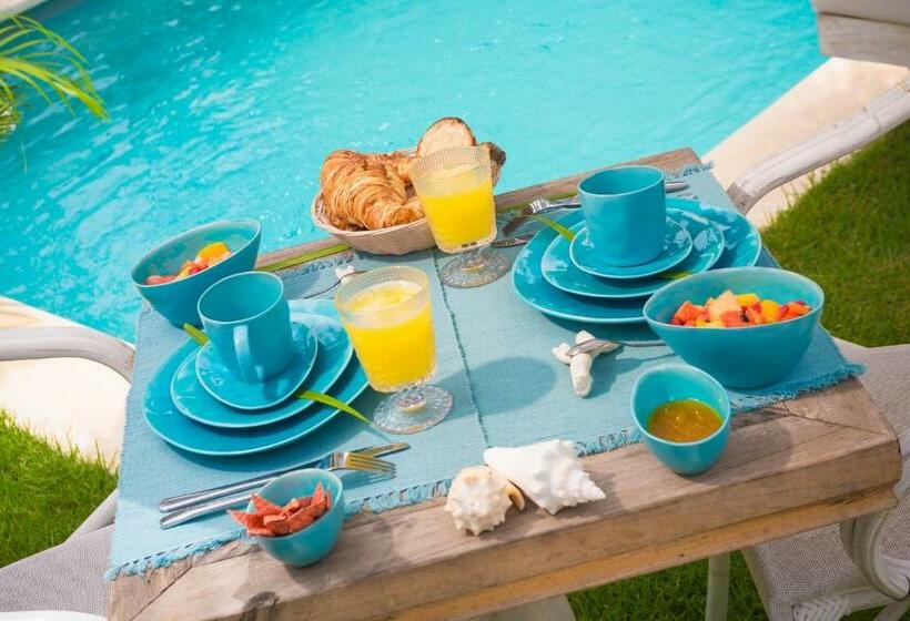 ویلای یک اتاق خوابه با استخر شنا, Mahona Boutique