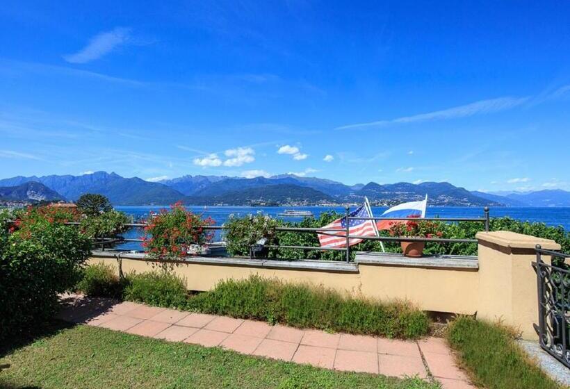 Suite with lake view, Residence La Luna Nel Porto