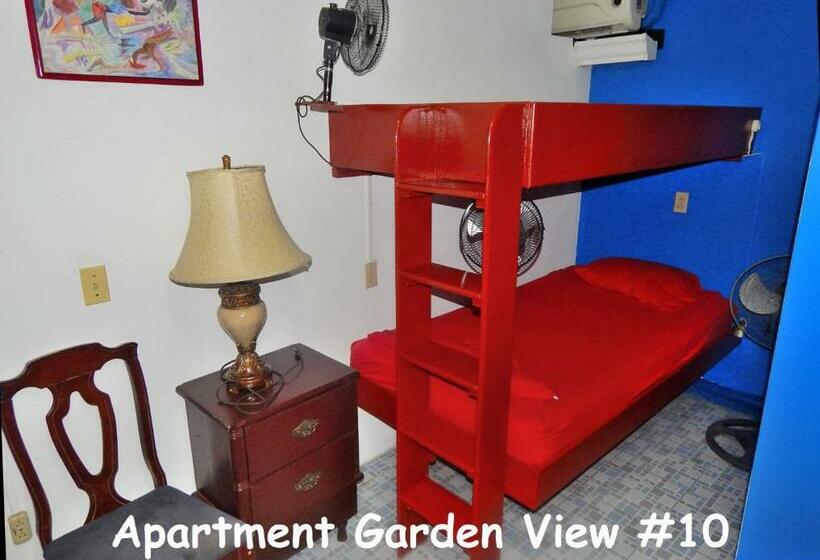 דירת חדר נוף לגינה, Rositas