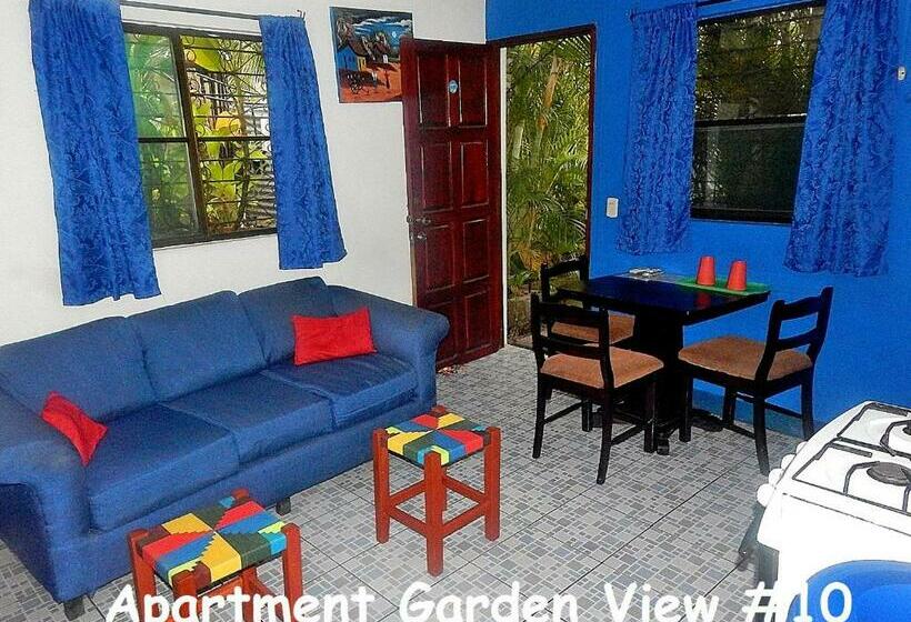 דירת חדר נוף לגינה, Rositas