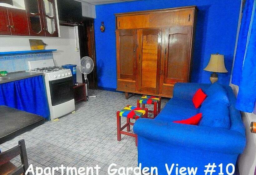 דירת חדר נוף לגינה, Rositas