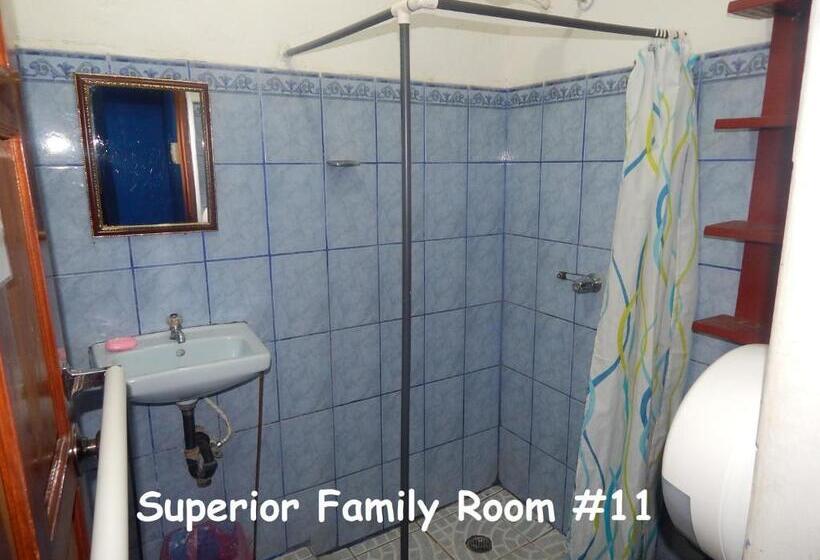 חדר משפתחתי סופריור, Rositas