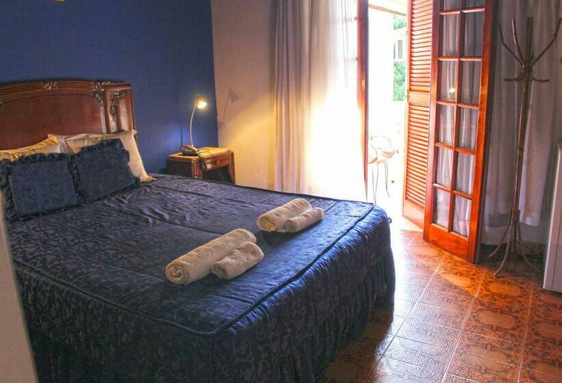 اتاق استاندارد, Ross Char