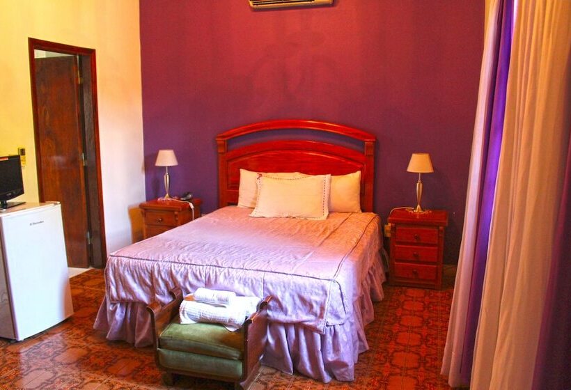 اتاق استاندارد, Ross Char