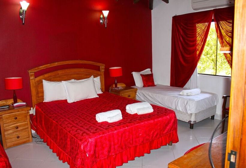 اتاق استاندارد سه نفره, Ross Char