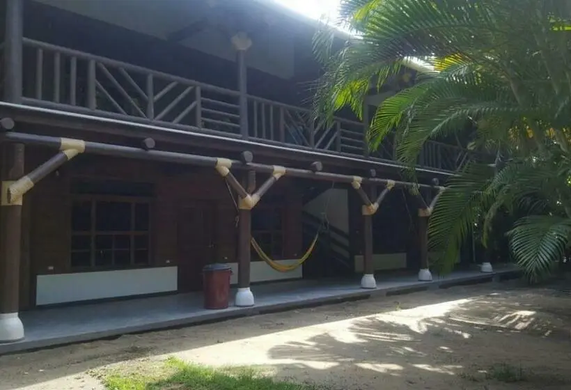 اتاق لوکس, Salvador Gaviota