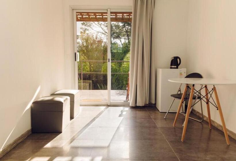 מיטה בחדר משותף, Undarius