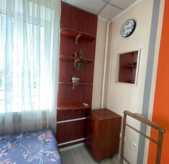 Basic-huone, Uneed Rooms Sakvoiaj