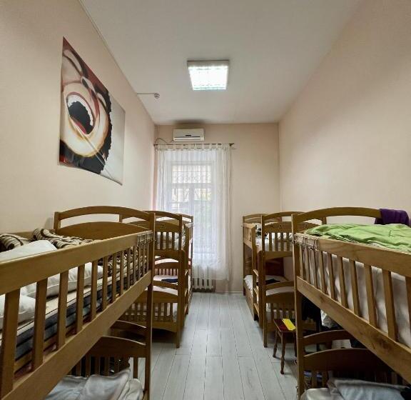 تختخواب در اتاق مشترک, Dja Hostel