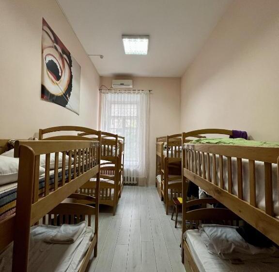 تختخواب در اتاق مشترک, Dja Hostel