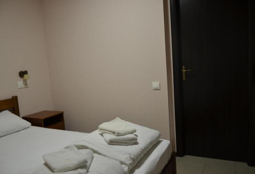 اتاق اکونومی, Hostel Vshokoladi