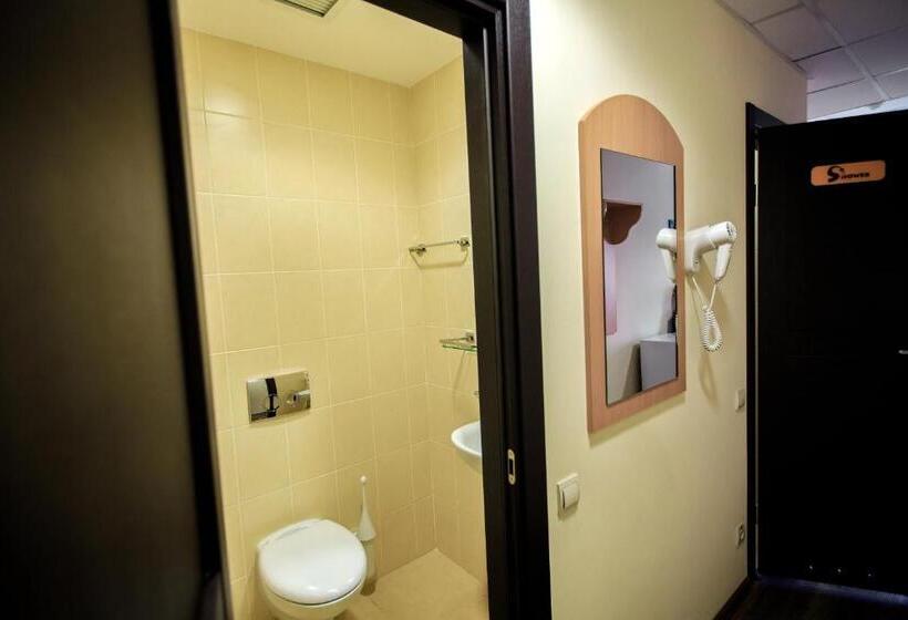 اتاق استاندارد سه نفره, 7 Days City