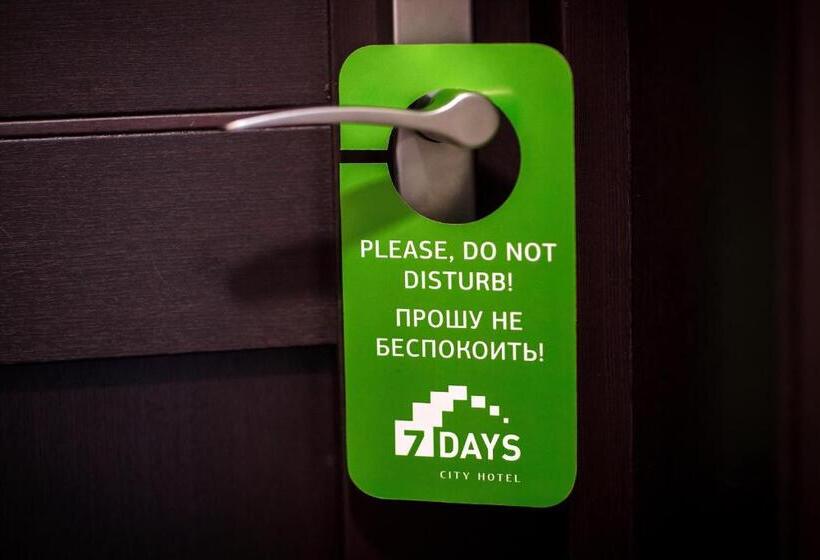 غرفة قياسية ثلاثية, 7 Days City