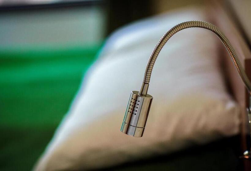 اتاق استاندارد سه نفره, 7 Days City