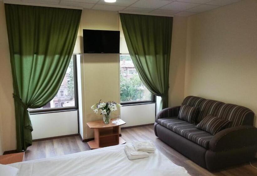 اتاق استاندارد سه نفره, 7 Days City