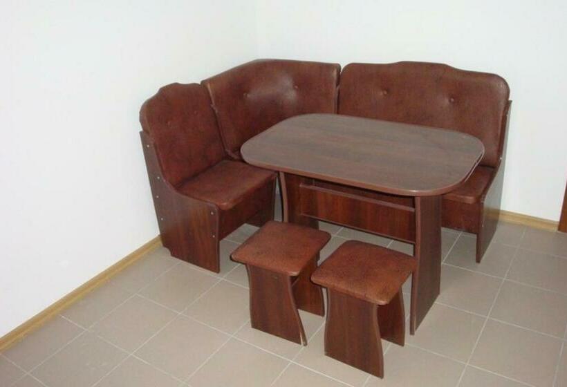 آپارتمان خانوادگی, Art Avenue Apart