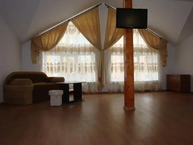 استودیوی استاندارد, Art Avenue Apart
