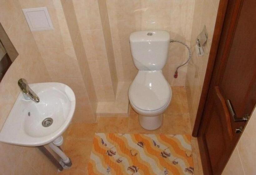 اتاق استاندارد سه نفره, Art Avenue Apart