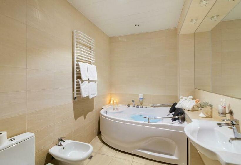 سوییت, Avalon Palace