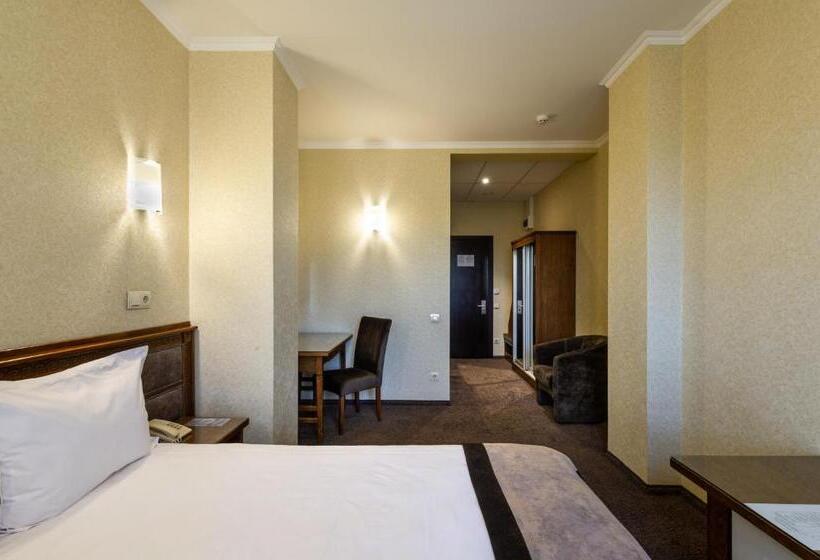 اتاق کلاس بیزنس, Avalon Palace