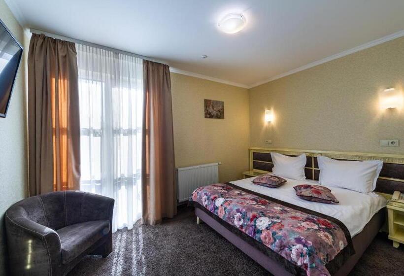 سوییت جونیور, Avalon Palace