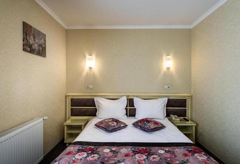 سوییت جونیور, Avalon Palace