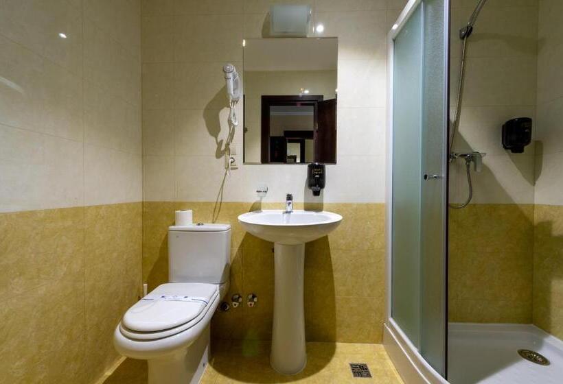 اتاق اکونومی, Avalon Palace