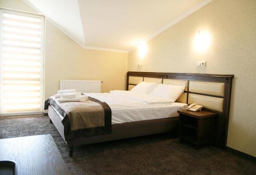 اتاق اکونومی, Avalon Palace